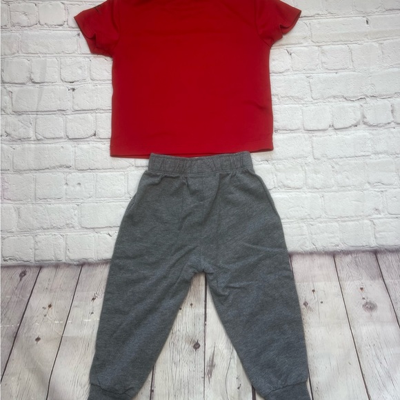 Nike Little Boys' Gradient Futura T-Shirt n’Fleece Jogger Pants Set.Red/gray 18M - Picture 3 of 6